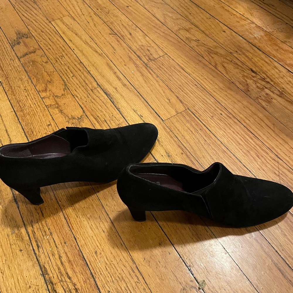 Elegant Stuart Weitzman Black Suade Booties